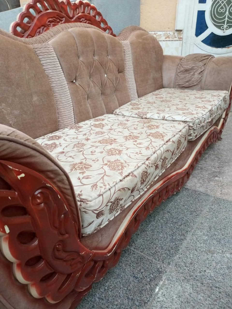 يالله تخم مستخدم نضيف مابي ضرر 5 قطع 10 مقاعد السعر 325 وبي مجال لشراي ناصريه مركز ***********
