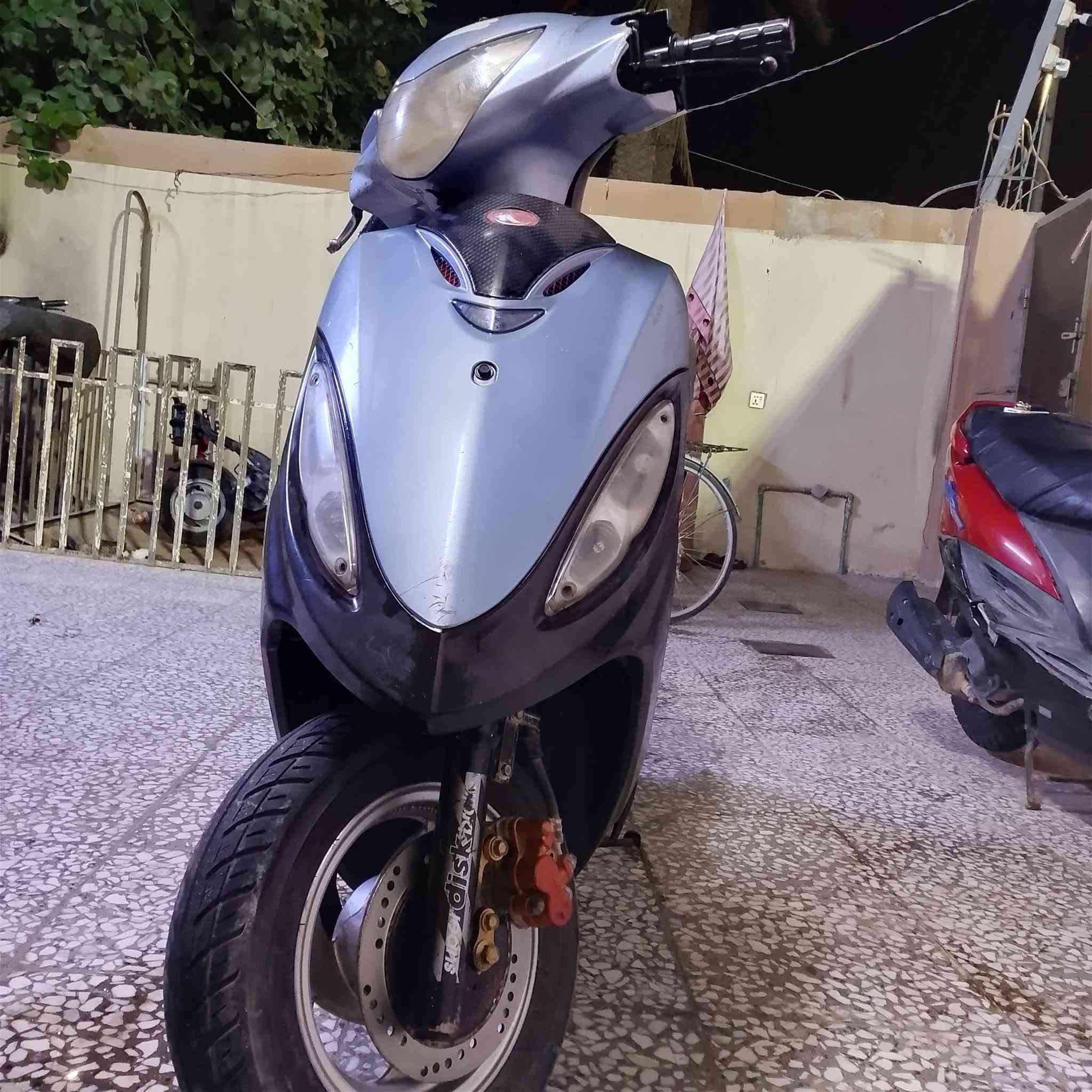 سلام عليكم شباب للبيع كامكو جي فور الدراجه جديده كلش كفاله من كلشي برغي ما عايزه مال حاويه مرتبه تفاصيل بعد اكثر اتصل رقم ***********مكان نجف كوفه سعر 450وبيه مجال
