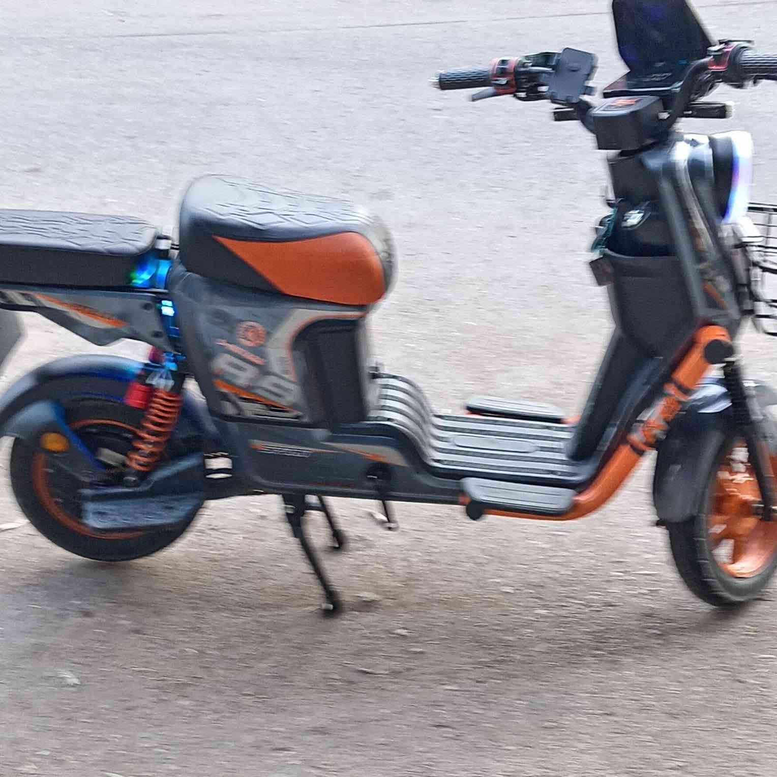 دراجة للبيع ب 600 الف تواصل عل رقم ***********
