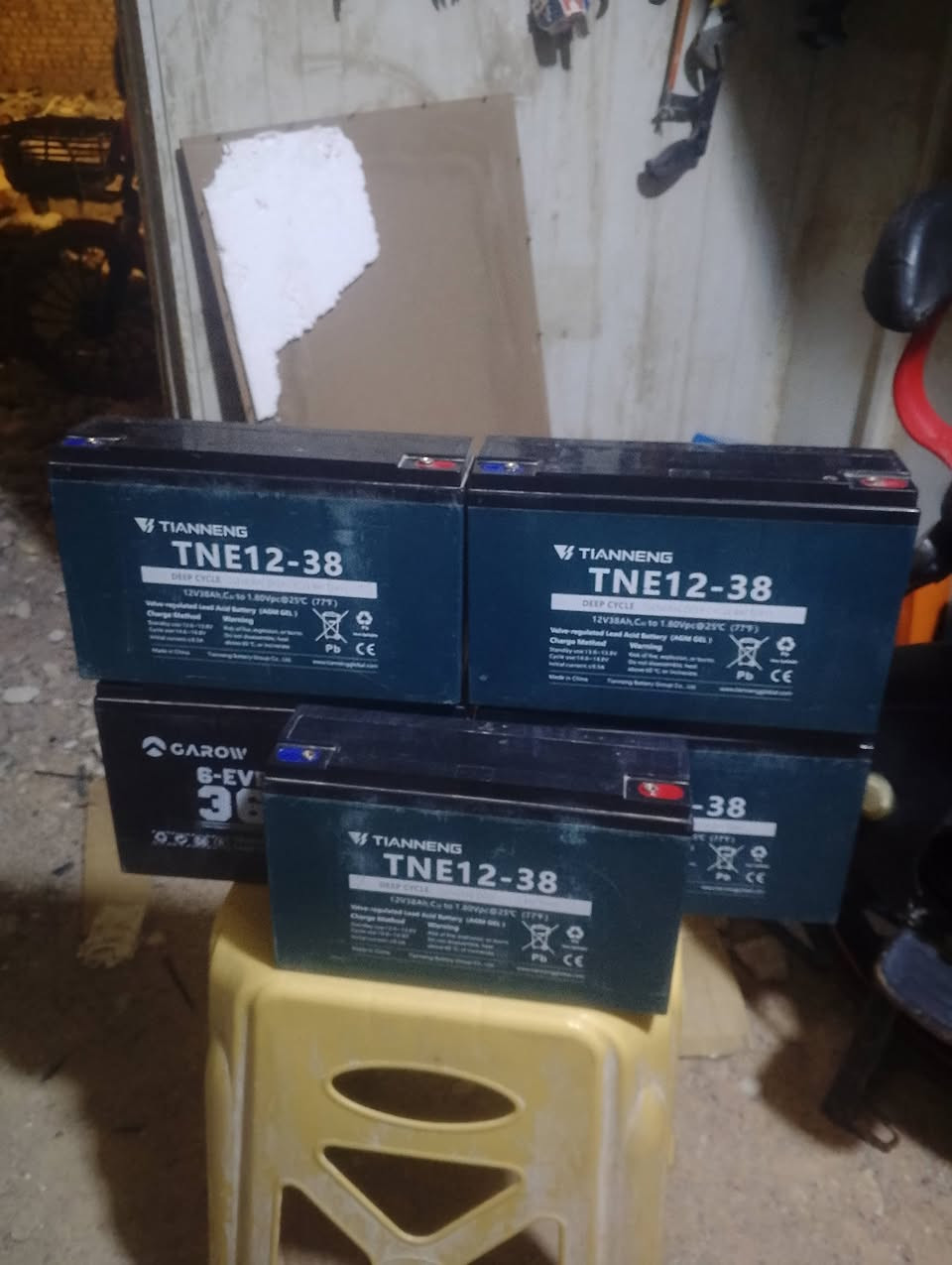 السلام عليكم بطاريات خمسه ابوالولد 30أمبير السعر150 وخمس بطاريات مسطره38 امبير سعر150 قويات وشرط الفحص للأستفسار*********** سكن بصره
