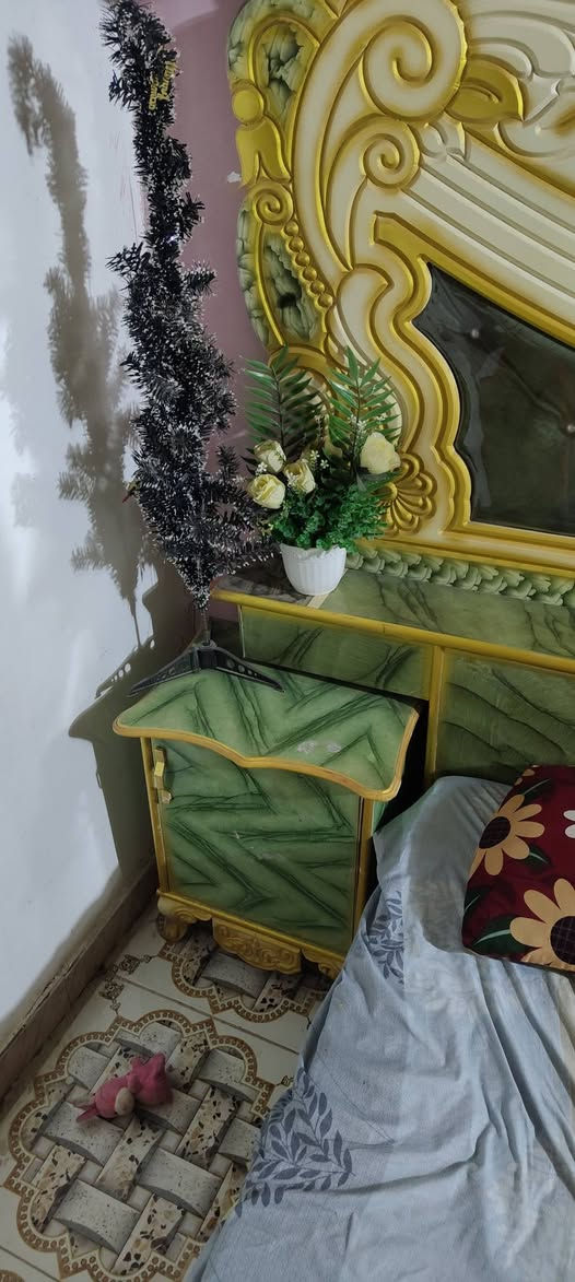 غرفه نوم نضيفه جدا للبيع مكان نجف دكور حلو الكنتور 6بيبان ست قطع كاملات ***********اتصل بيك خير ودلل بي وات ساب
