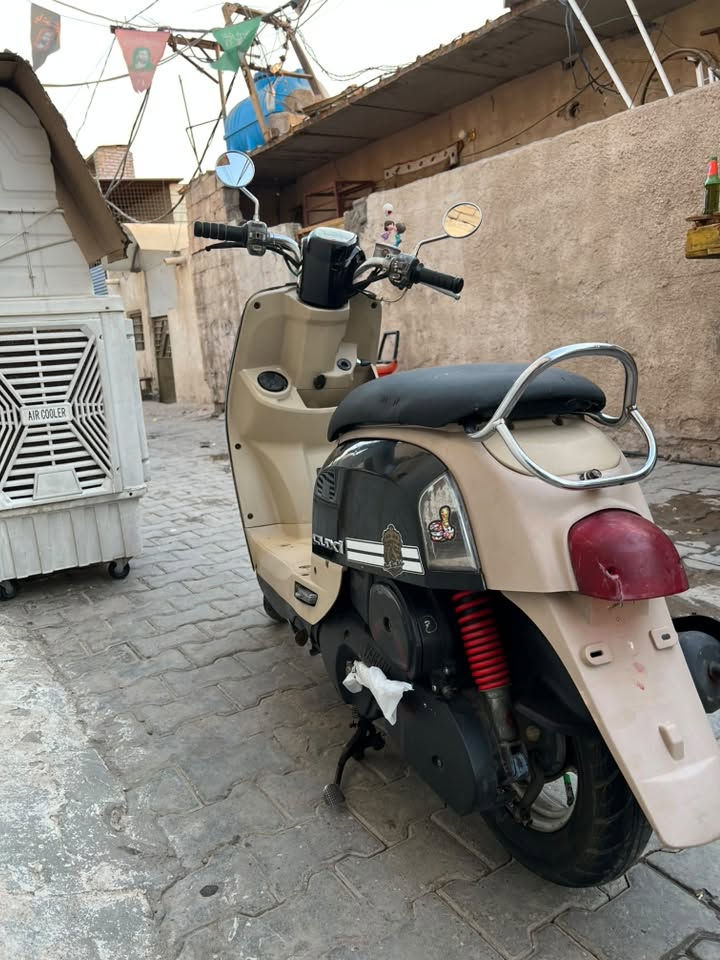 السلام عليكم بوليس للبيع كامله مكمله من جميع النواحي كابريتر جديد داخل كريمي نضيفه الى درجه مكانه الزعفرانيه 
رقم *********** السعر ٦٥٠ وبيه مجال
