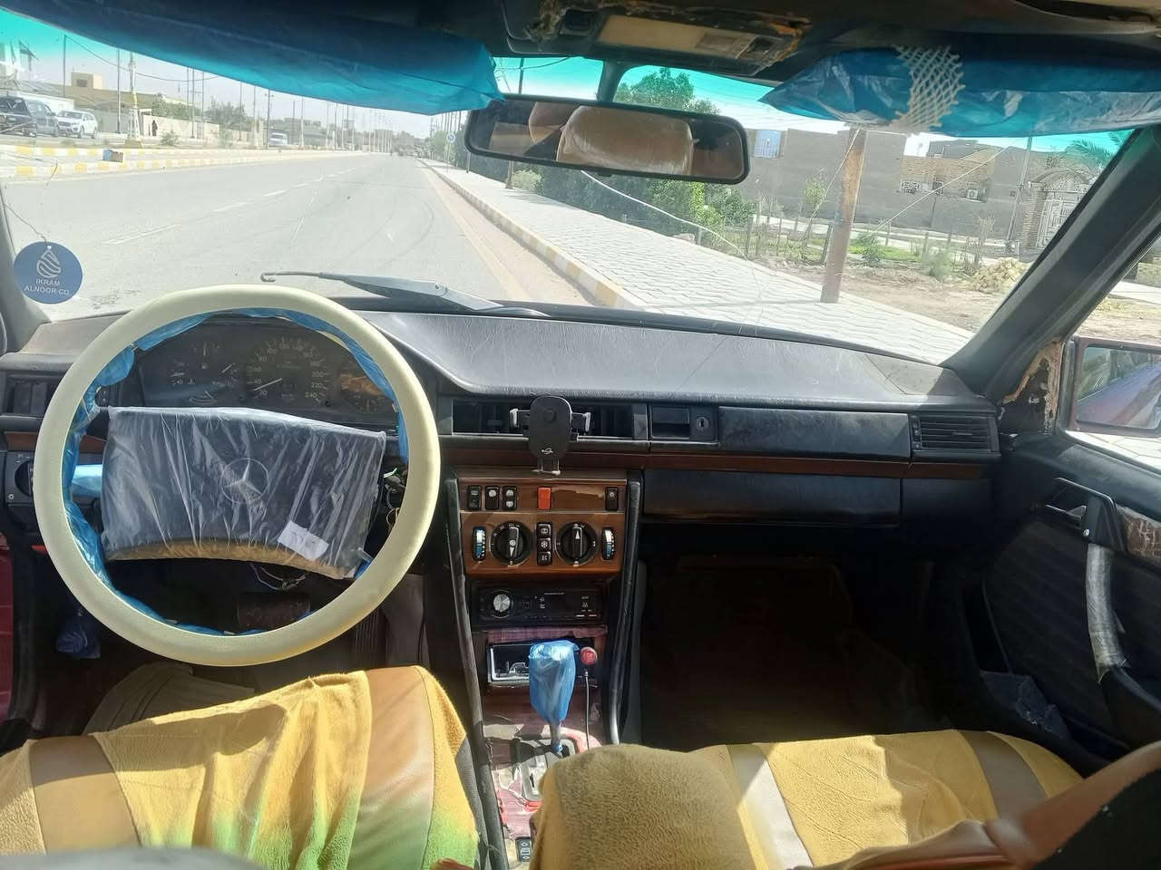 السلام عليكم مارسدس دب موديل 90 مكينه ثنين ونص فيفتي سياره خير من الله جاهزه صبغ عام سنويه بسمي تنتهي 2027 ثاني يوم اداورلك سعر 40 وبيه مجال 
رقم الهاتف ***********
***********
