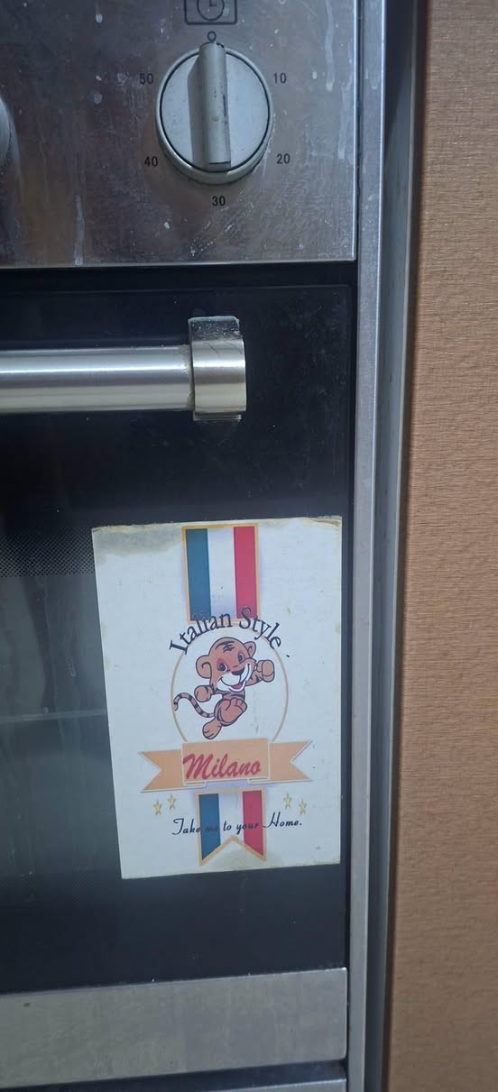نوع الطباخ هو Milano (ميلانو) بتصميم يحمل طابعاً إيطالياً ("Italian Style"). وهو طباخ غازي متكامل مع فرن مدمج .
العنوان بغداد / حي الخضراء

هاتف ***********
