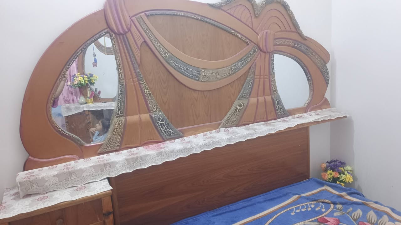 توجد غرفة نوم تسكام للبيع في قضاء المناذرة علما السعر المطلوب 500الف وبيها مجال  للتواصل على رقم الواتساب ***********
