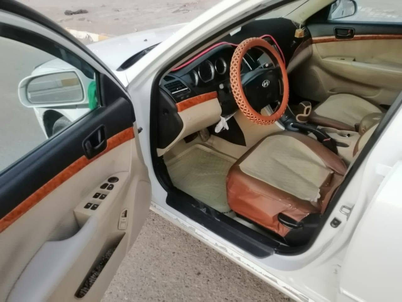 السلام عليكم 
هونداي سوناتا موديل 2009 وارد أمريكي كلين ليبل واحد مكينة 2400 دوش سيارة احلة من الصور  مكفولة من الضرر بيها جاملغ امامي باب صدر بدون حادث معجون رش بسباب الجراد تكشير مكينة كير صدر تبريد تخم تاير باتري كلة جديد بالعافية عل ياخذها سيارة جديدة مال جناي رقم أربيل سنوية ورقم جدد ثاني يوم تحويل مكان السيارة الصويره سعر 105 وبيه مجال 
رقم موبايل   ***********
