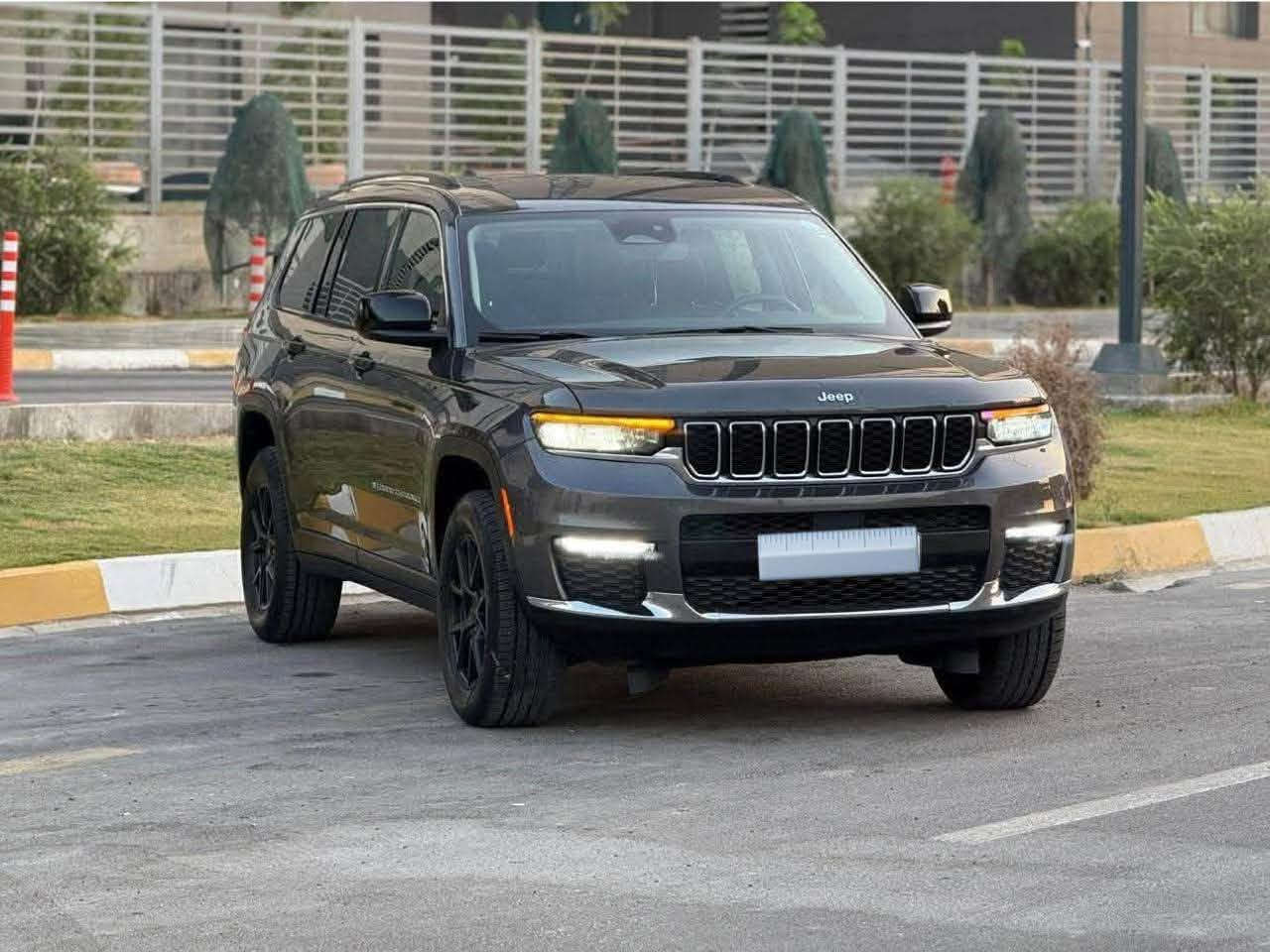 سلام عليكم  جيب لاريدو فول موصفات عده اسلايت  بيها قطع صبخ بدون دواخل بدون ايرباك
سعر 218 بي مجال بصيط 
ماشيه 25 
مكاني بغداد 
 ***********
