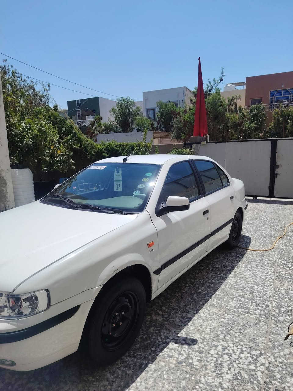سلام عليكم سمن موديل 2011 بيها  الباب الخلفي مبدل  الباقي مكفول  تخم تاير جديد  مكينه وكير جدد فرنسي  السعر 37 وبيها مجال  الموبايل ***********
