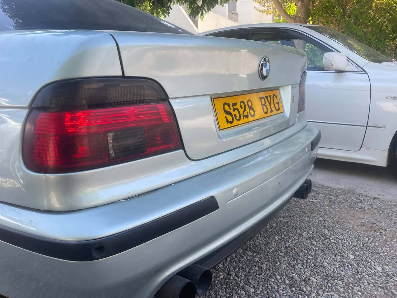 BMW سەقەر بۆ فرۆشتن مۆدیل ١٩٩٨ کامل کراوە بە ٢٠٠٣ پشت و پێش M چوار تایە و ویلی لۆک شاشە ئایپاد تەبرید سارد و گەرم لەسەر سویچ❄️٥٢٨دەبڵ دیجیتاڵ گێر و مەکینە تەقە و ڕەقەی بە شەرت سەیارەکە ساخە مەنەفێسی ئیبراهم خەلیلی لەگەڵە سەقفی بێ بۆیاخ بێ دەعم و لێدراو کامل لایت عەدەسە زینۆن ٨ئێرباگ گێڕ عادی و تۆماتیک و سپۆرت چوار جام ئۆئۆ و فول فولە بەس سڵاید نییە گۆڕینەوەش ئەکەم لەسەر دڵ گرتن شوێن پێنجوێن  *********** واتسئەپ و ڤایبەری لەسەرە

نص مكتوب في الصور:
- mashlah 🧿🤲 خوای گه‌وره‌ بیکات به‌ نسیبی ئه‌وه‌ی حه‌زی لێیه‌تی 🧿
- mashlah
- mashlah 🧿🤲🏻