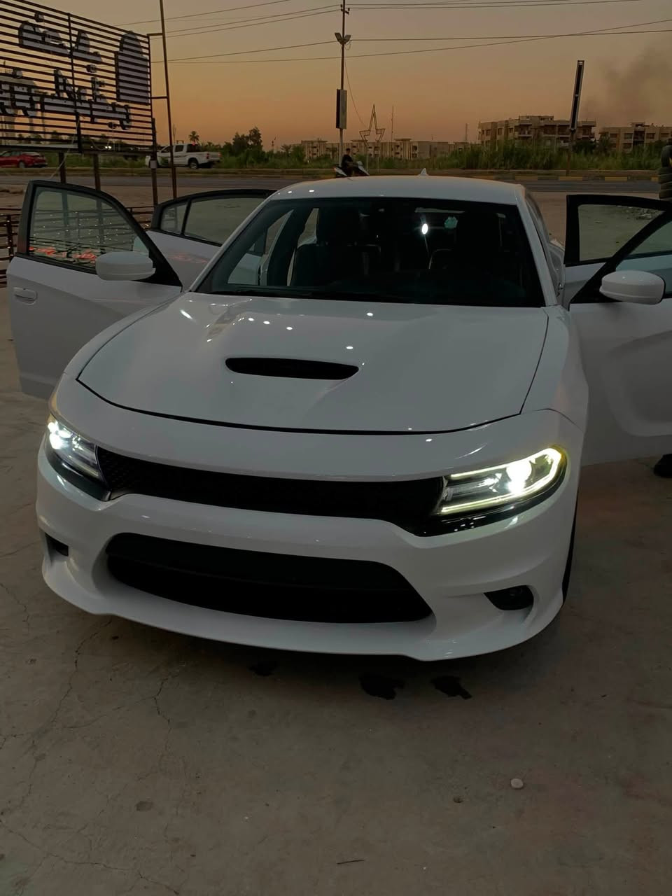 سلام عليكم

للـــبيع 

نـــوع السيــــارة : دوج _ جارجر sxt محدث GT

المـــــــوديــــــل :2018 .

لـون الســـــــيارة : ابيض . 

ألمسافة ألمقطوعة .145 الف. كيلو متر

عدد الاسطوانات : 6 سلندر . 

حجـــم المحــرك : 3600 CC

ألــــــــــــــــــوارد : أمريكي 🇺🇸 
ضررها صفحه ال من يم السايق 

رقــــم اللوحـــــة : بابل تحويل ثاني يوم. 

المـــــــــقاعــــد : جلد شامو

ألمواصفــــــــات :معروفة مواصفات sxt  كشنات تدفئة تبريد مري قلاب وي البك رادار جانبي بلمري ويل 20  كشنات خزن ميموري هواي مواصفات 

الملاحظـــــــات :  ، السيارة جاهزة بحالة جيدة  جدآ  قبل 5 ايام سويت ادامه الها 

ألســــــــعـــــــر :160  وبيها مجال . 

للأتصـــــــــــــال : _ ***********

والرزق ع الله ☺️
