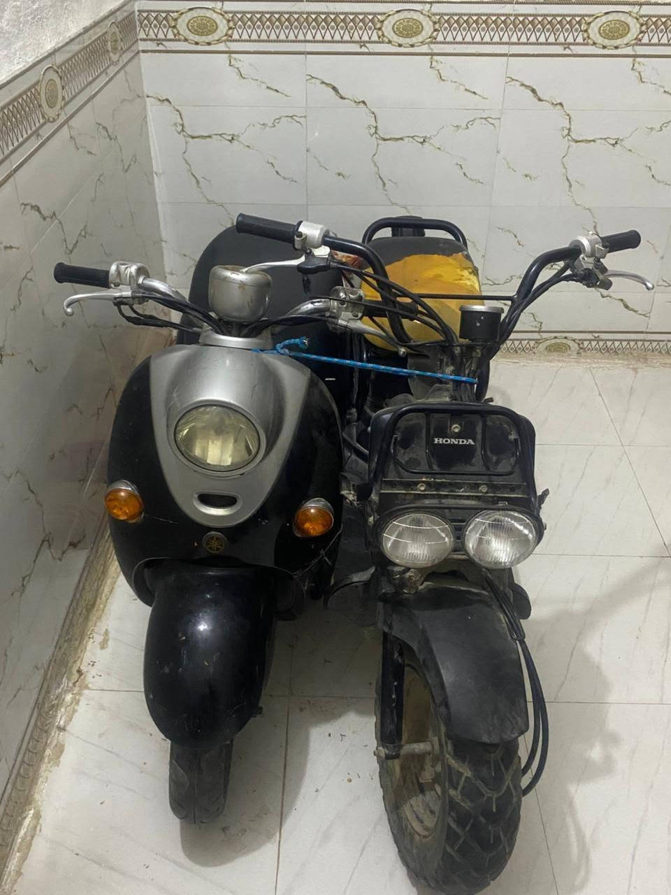 ***********
سلام عليكم شباب هذني دراجات كوم جديد جبناهن ومادري شبيهن لبيع سعر 200وبيهن مجال؟لعنوان حي رحمه لذانيه
