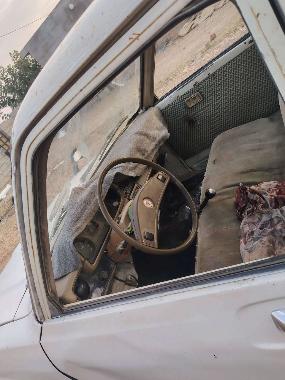 السلام عليكم سياره بيكم للبيع موديل 80 السعر 25 وبمجال الرقم الهاتف ***********
