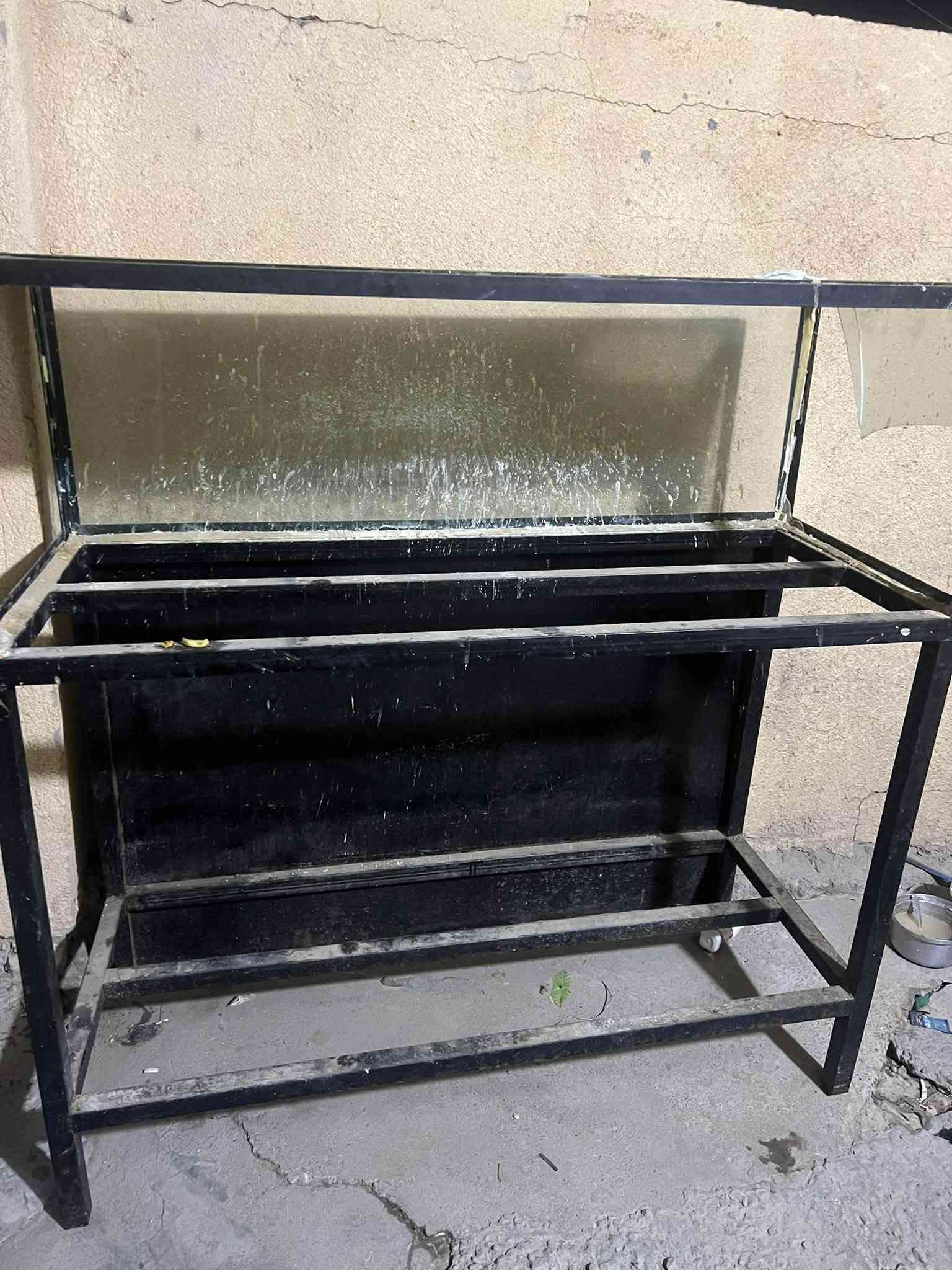 غراض مطعم للبيع
عنوان بغداد سلمان باك 
***********
