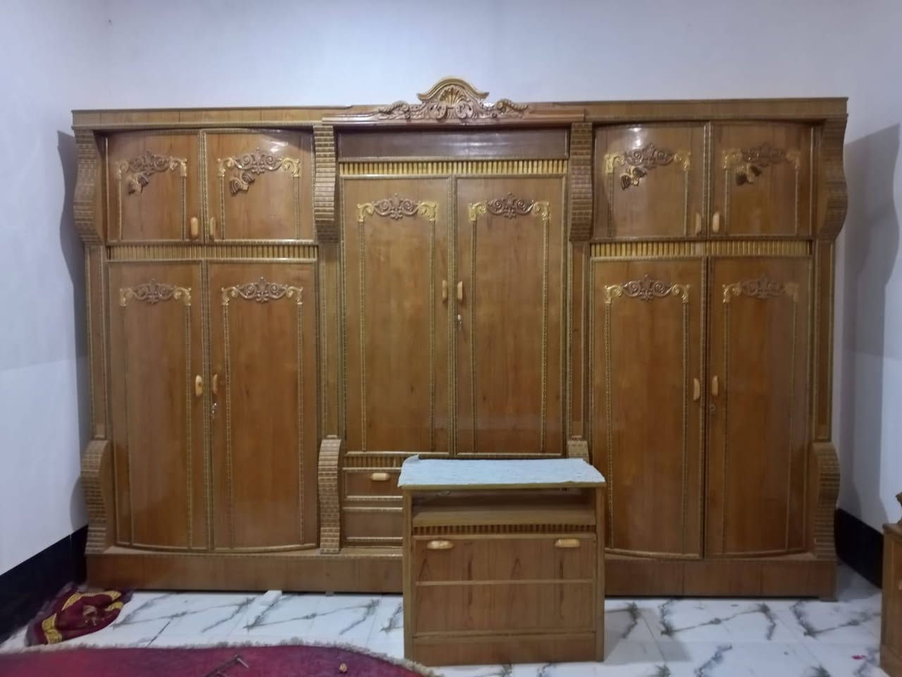 السلام عليكم مكلف بالنشر غرفة اخشاب تسكام صاج درج اول الغرفه كلش نضيفه لا جلغ ولا شخط جديد حيل خون تسكام الغرفه سعر ٩٠٠ او بيه مجال بسيط العنوان حله ورديه خارج رقم صاحب الغرفه *********** حجي حسين
