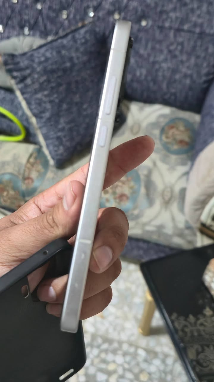 سلام عليكم تلفون البيع بوكو اف سفن ذكره 256عشوايه 12 جديد كلش شخط مابي ويه بس كرتونه  سعر 400 بي مجال بصيط كفاله تلفون بوبجي 120 شغل *********** معالجه كلش قوي
