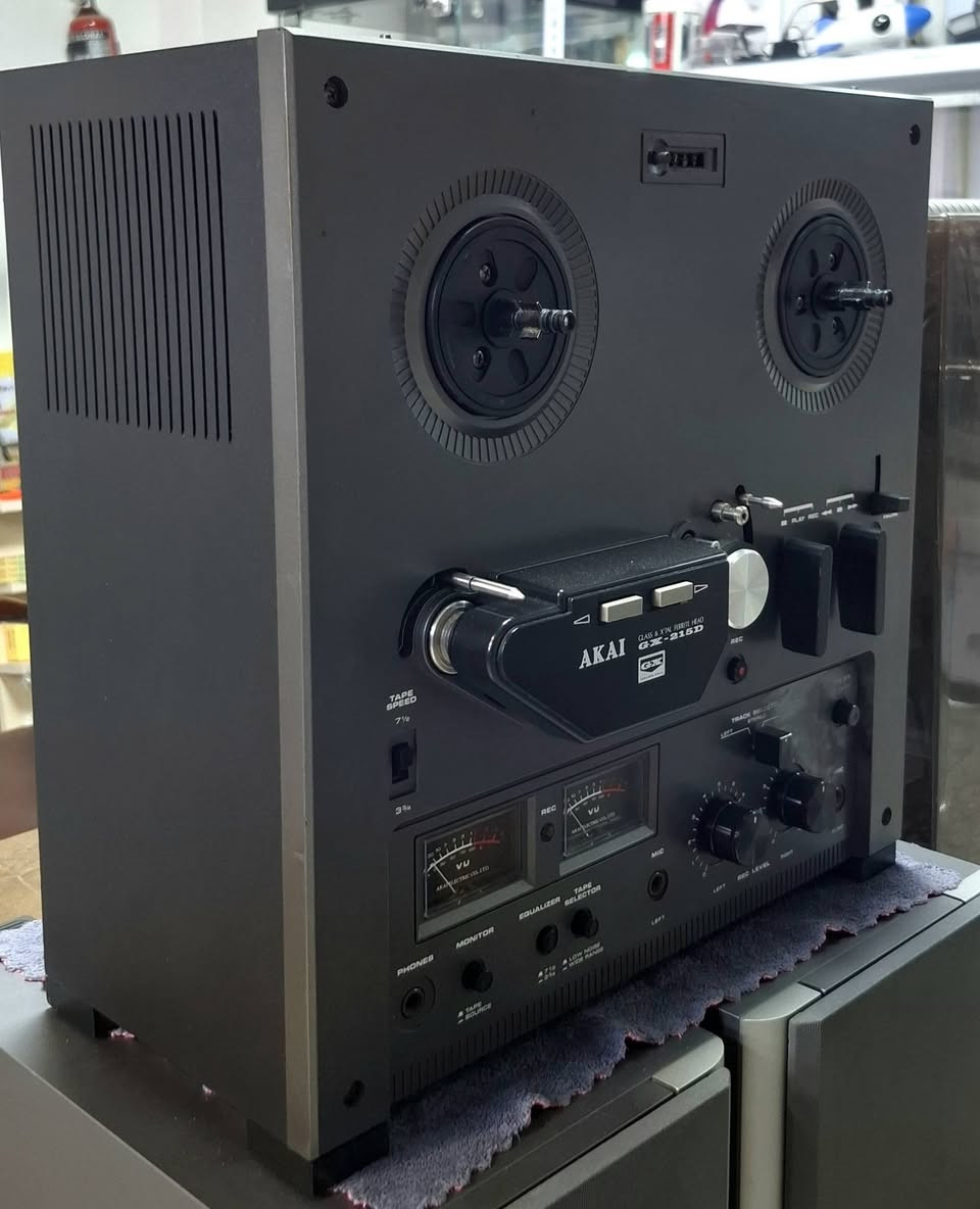 AKAI GX 215 D
تیب بكرة اكای 215 جی اکس
انج 7
سرعة 2 
تراك 4 
قلاب اوتوریفیس 
نظیف و شغال 
مركز اربیل للصوتیات  عنوان اربیل سوق منارة
واتس اب / ***********

