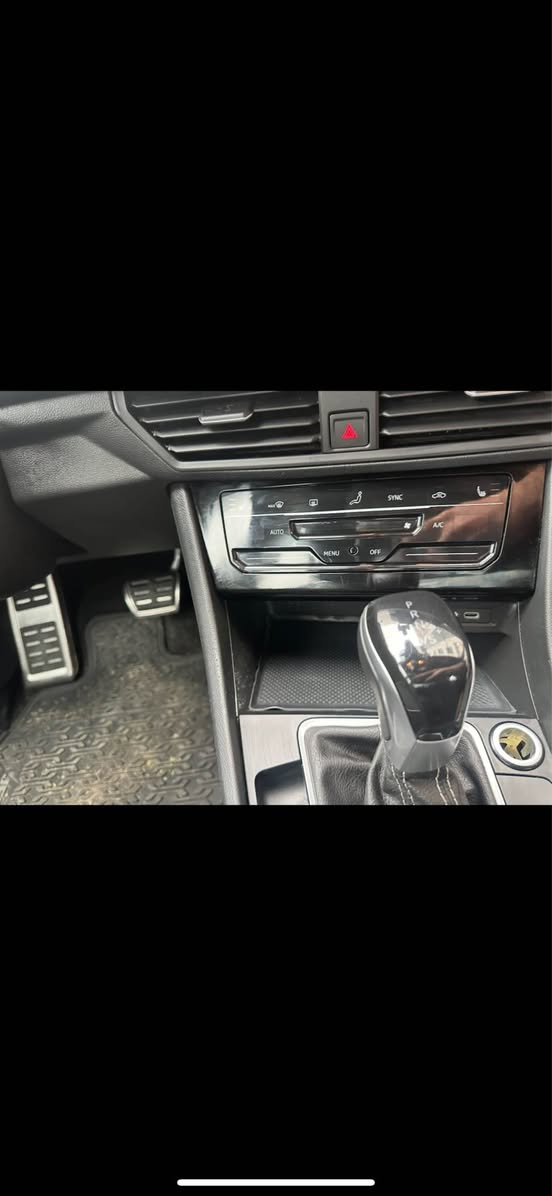 Jetta 2025 s sport 
جیتا ٢٠٢٥ سپۆرت 
مسفات رادار خەتی جادە 
ئاوێنە رادار 
حاسە ٣٦٠ 
کشین هیتەر
بریک بەسمە 
دوو دەرگای لای سەیاق سبوخ 
بێ ئێرباگ 

40mi
3VWBX7BU9SM033573

*********** أربيل, العراق
