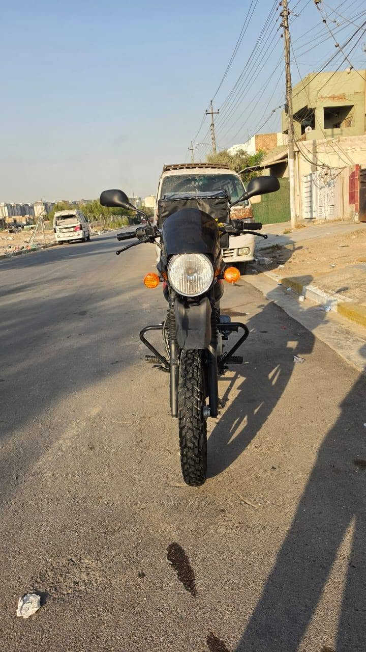 السلام عليكم دراجه بوكسر موديل ٢٣ جبلي للبيع ماشيه ٧٠٠٠ اوراق اصوليه مكفوله الاوراق يعني من ينفتح الترقيم اتروح اترقم الدراجه بيها خيط تبخير لئن متروكه تجي وبخدمتك السعر مليون و٦٠٠ وبيها مجال بغداد حي الجهاد وهذا رقمي *********** واذا اكو مراوس مرقم وانطي فرق
