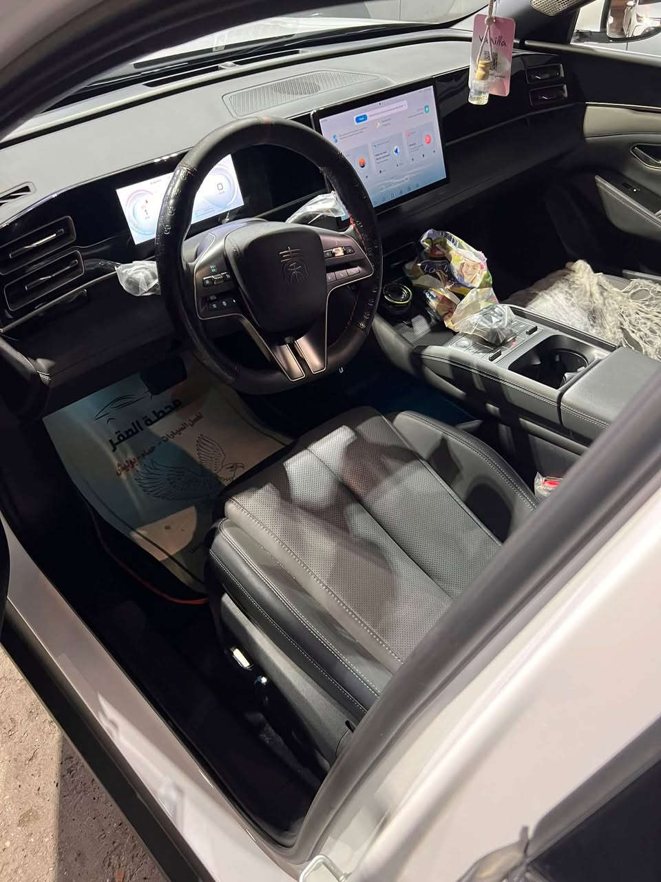 سلام عليكم BYD Qin L سيارة لاكچري فول مواصفات سلايد بانورما كاميرات حساس امامي خلفي شاشة كبيرة قلاب كرسي كهرباء البطارية الكبيرة 120k منفذين للشحن سيارة جدا نضيفة ونصبتها حلوةماشية 9 الاف رقم بغداد بأسمي  بيها ملاحظة بالصندوق بدون صبغ السيارة تفاصيل اكثر الاتصال بالرقم *********** متوفر واتساب مكان السيارة بغداد زيونة او شارع فلسطين السعر 24300 بيها مجال  تحياتي.
