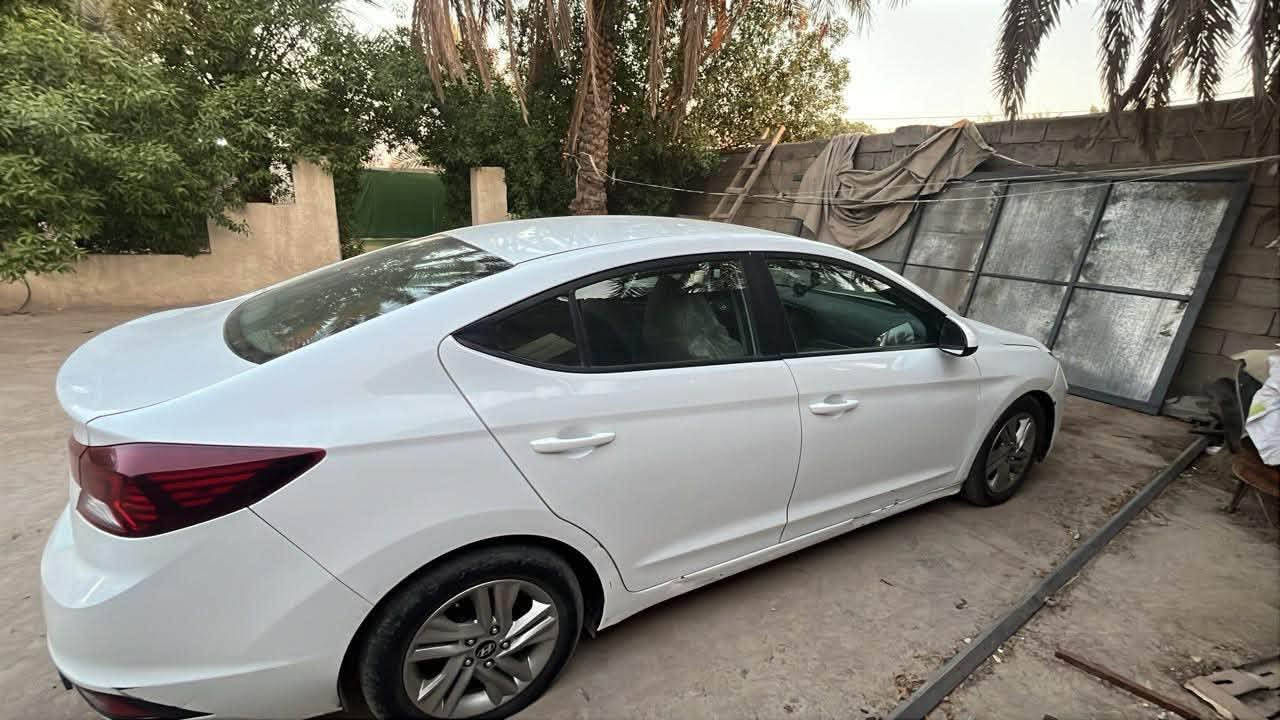 الانتره 19 وارد امريكي حادث جاملغ وبنيد معدل نفسه ليبل واحد مكينه 2000 دوش رقم بغداد الماني السعر 115 العنوان بغداد التاجي قرب جسر المصابيح ***********بيع او مراوس بقل موديل لان محتاج فرق
