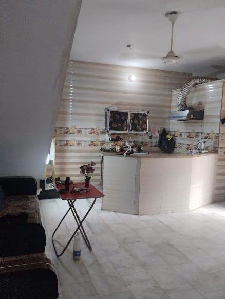 للبيع 🏠 بيت 75 متر ركن/
واجهه 10 نزال 7.5 
📍مربع 3000 حي الربيع 
قرب شارع 20 التجاري 
يحتوي على ثلاث غرف نوم 
استقبال زائد صاله ومطبخ وصحيات 
البيت كلنقص ما بيه بناء درجه اولى 
وبسعر مناسب 
 ☎️***********
