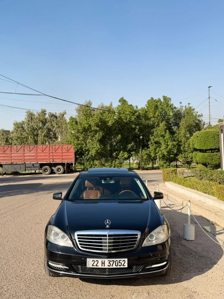 مرسيدس 2009 خليجي  السعر 164 السياره جديده وبدون نقص ***********
قطعتين صبغ رقم اربيل جديد وهزه جديده

داخل لونين 

كشنات كهرباء جلده Vip 

مري ابواب صندوك شفط 

فتحه 

بردات كهرباء 

تجاوي كهرباء ايرباك 

تحكم برنامج السيارة جوبلسات 

رادار هواي مواصفات

تخم تاير و ويل جديد
