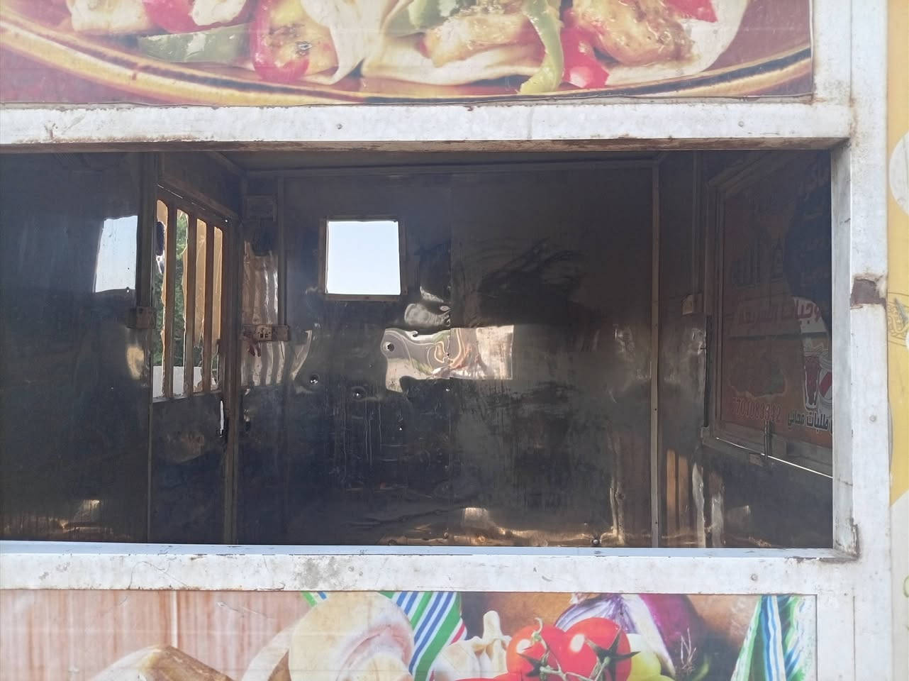 السلام عليكم مطعم متنقل عرض ٢ونص طول ٣ داخل صفاح ستيل أرضية بليت فافون جكر مغلف ساحبه باب شباك زوج تاير جديد  سعر مليون ونص
هاتف ***********
عنوان بغداد رصافه طريق حي البتول سياحي
