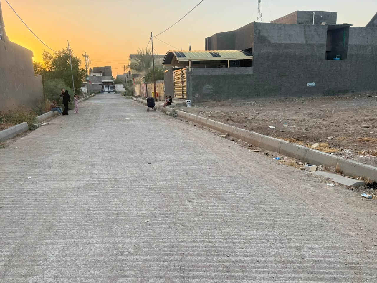 قطعة طابو صرف في حي ( الزهراء ) 
خلف بيت ابو ( شمس ) نجم عبيد 
مساحة ٣٠٠ م 
خدمات - ماء - كهرباء 
تحويل ( مباشر ) 
شارع بعرض ( ١٢ ) م 

للاستفسار مراجعة مكتب ( غيدان ) للعقار  
واسط - الزبيدية - مقابيل حي ( الصناعي )  
***********  
*********** محمد سيد غازي

