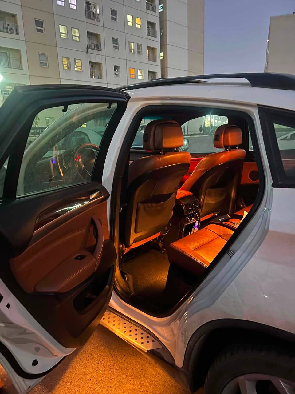 سلام عليكم 
بي ام x6 2011 فول مواصفات 
خليجي بدون ضربه بدون صبغ
محرك 1UZ لكزس حديث شوته كاربون فايبر مال شاهينه سبورت
سياره باسمي رقم انكليزي وهزه جديده
سعر 120
***********
