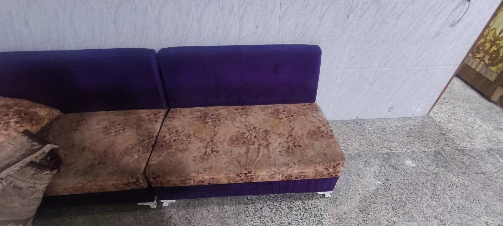للبيع 100 الف والسيارة عليك
12 متر 
نجف كوفة حي المتنبي 
 اتصال فقط ***********
