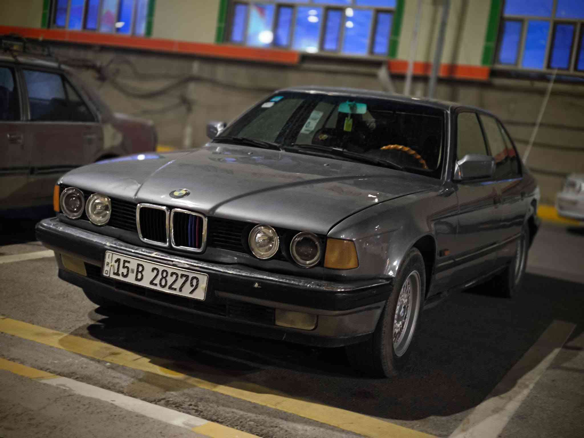 BMW 1991
رقم رقم انكليزي داخله هزه 
سنويه 29
صدر حداديه امامي خلفي كامل
محرك مكفول گير خير من الله فول مواصفات تنته كشنات تحكم كهرباء تبريد نقصة غاز چان شغال قبل 20يوم لايت زنون تحكم كروز سرعه شغال بلادي كهربائياتها جاهزه مابيها اي نقص السعر 50وبيها مجال بسيط 
***********
