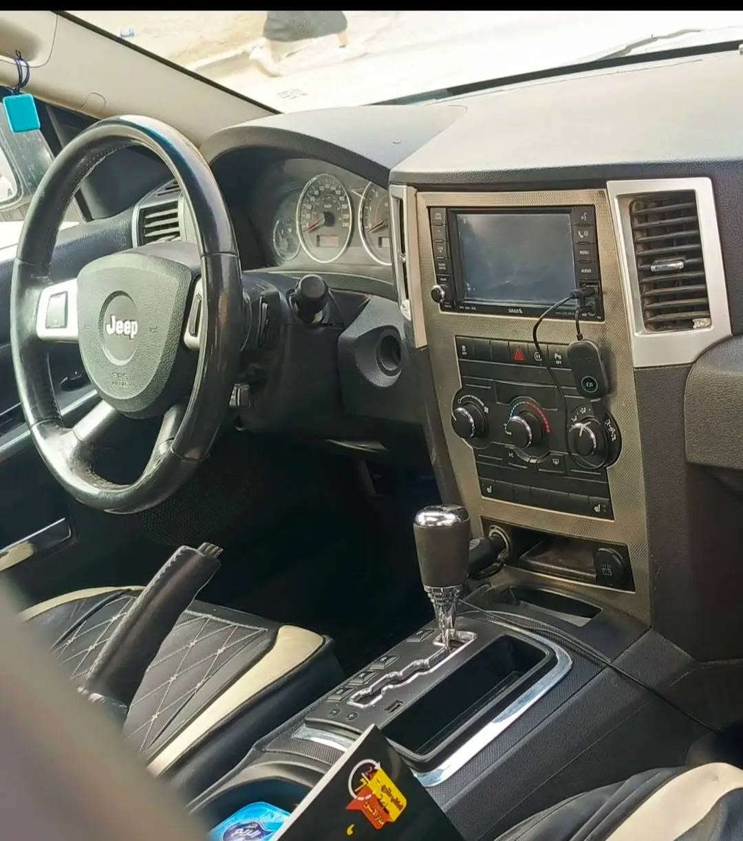 Jeep Grand Cherokee 2010
اكتبلك بالعربي الله يخليك اذا مو شراي لا تتصل ولا تتواعد الناس هم عدها شغل اذا شراي جاد كدامك تفاصيل السيارة وسعرها مناسب 
كشنات جلد 
فتحة سلايد 
شاشة لمس بلادي اصلي 
وكامرا بلادي شغالة ايضا 
سستم صوت 
5 تايرات جدد حتى السبير ويل كب وجديد 
محرك 3700
ماشية 131 الف فقط 
جاهزة محرك كير تبريد شغال وممتاز وحدادة  صدر  نص عمر  
رقم بصرة دولي انكليزي بسمي مكاني بغداد الطالبية 
ضرر بنيد وجاملغ
صبغ 3 قطع والسونار مرفق 

السعر 82
***********
