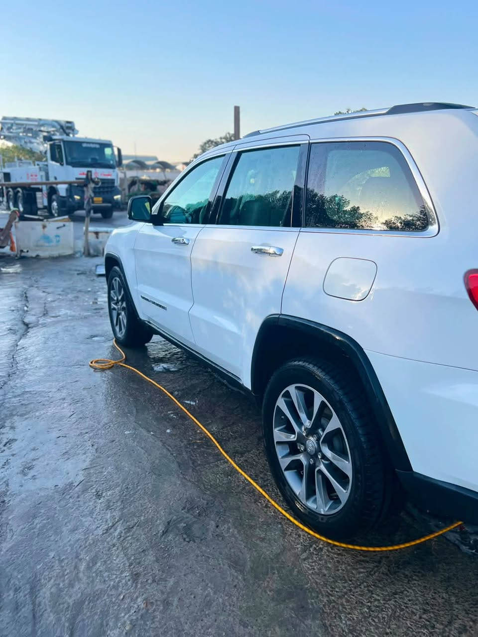 🔥 للبيع جيب كراند شيروكي 2018 لمتد - وارد خليجي مكفول 🔥

Jeep Grand Cherokee Limited 2018

✅ الموديل: 2018
✅ الفئة: لمتد فول 1/1
✅ العداد: 70 الف ميل فقط
✅ المحرك: 3600 V6
✅ الدفع: 4x4 فور ويل
✅ اللون: ابيض لؤلؤي / داخل بيج
✅ الوارد: خليجي - مكفولة كفالة عامة بدون صبغ وبدون حادث
✅ الرقم: بغداد الاوربي الجديد - بأسمي - جاهز للتحويل

المواصفات الفول:
بانوراما + 3 شاشات (امامية + 2 بالكراسي) + كراسي جلد كهرباء + تدفئة وتبريد + تشغيل عن بعد + صندوق كهرباء + رادار + كاميرا + حساسات + ويل 20

السيارة جديدة كلش ومابيها اي نقص نهائي - شرط الفحص

السعر: 255 ورقة وبيها مجال
المكان: بغداد
تواصل: ***********

