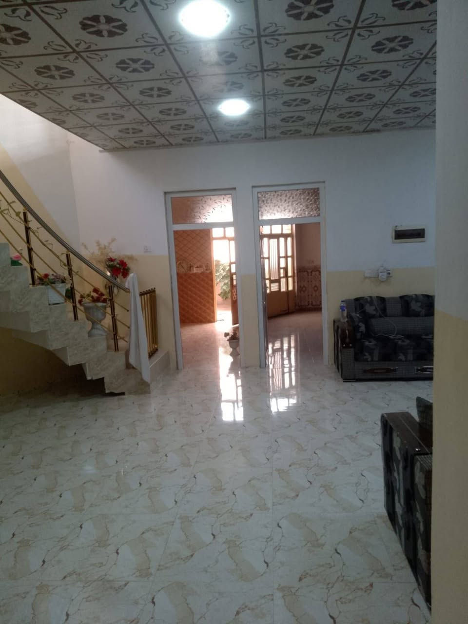 بيت للبيع قوسيات قرب مدرسه الصينيه مساحه 240 متر غرفتين نوم+هول+استقبال+مطبخ+صحيات داخل وخارج سند زراعي 25 السعر 59 وبي مجال شيء بسيط ===***********===***********
