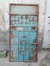 باب حديد • نضيف • مستعمل