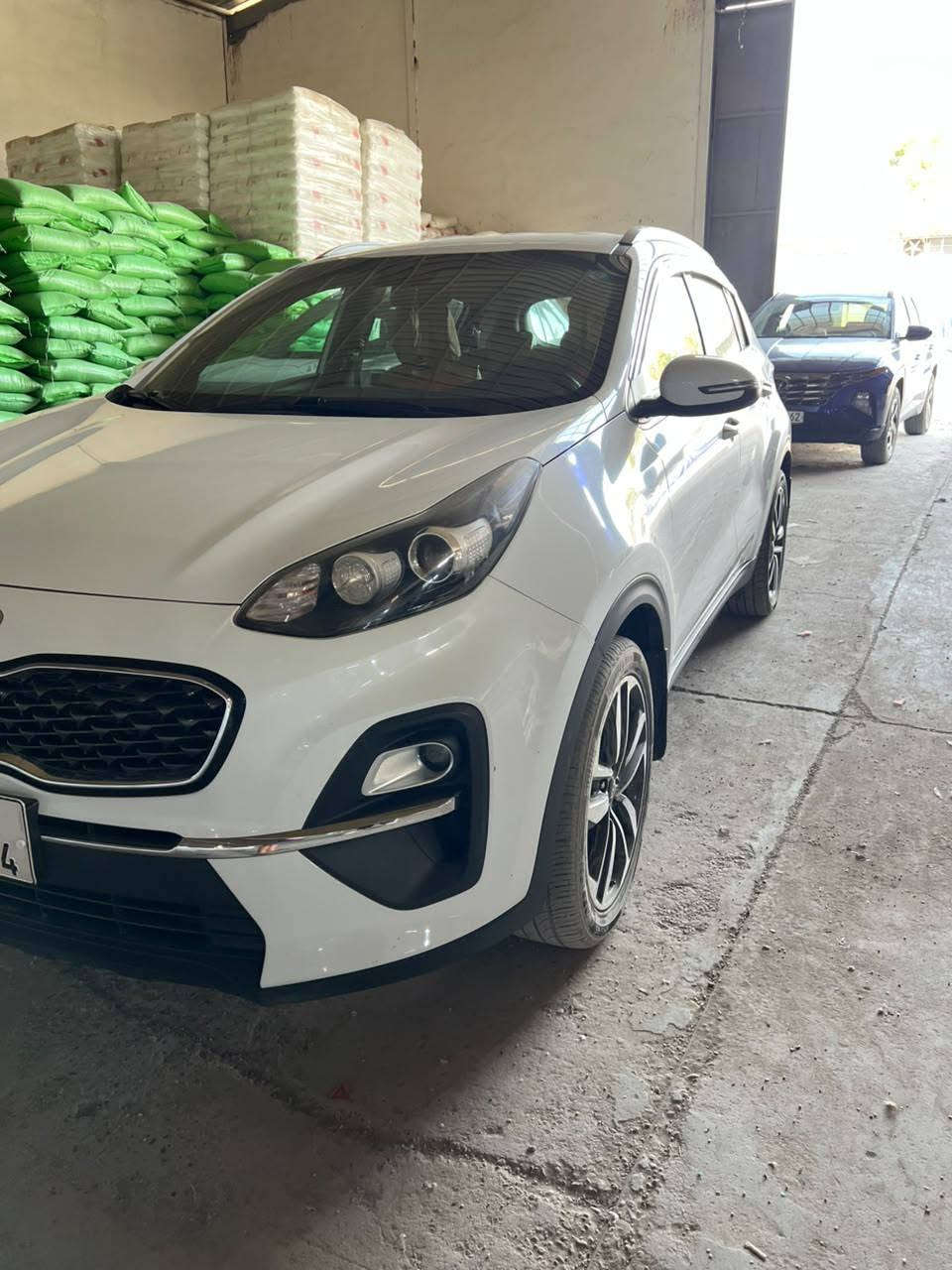 سبورتج 2021خليجي  مكينه 2000 دوش مكفوله السياره من الصبغ والفتح والتبديل ماشيه (61) الف حقيقي شرط الفحص مواصفات مري شفط جام اوتو تحكمات جهتين نظام ايكو نظام سبورت السياره كلش نظيفه مكينه كير حدادية كفاله رقم بغدادالدولي السعرخاص او الاتصال ‏‪***********‬‏
