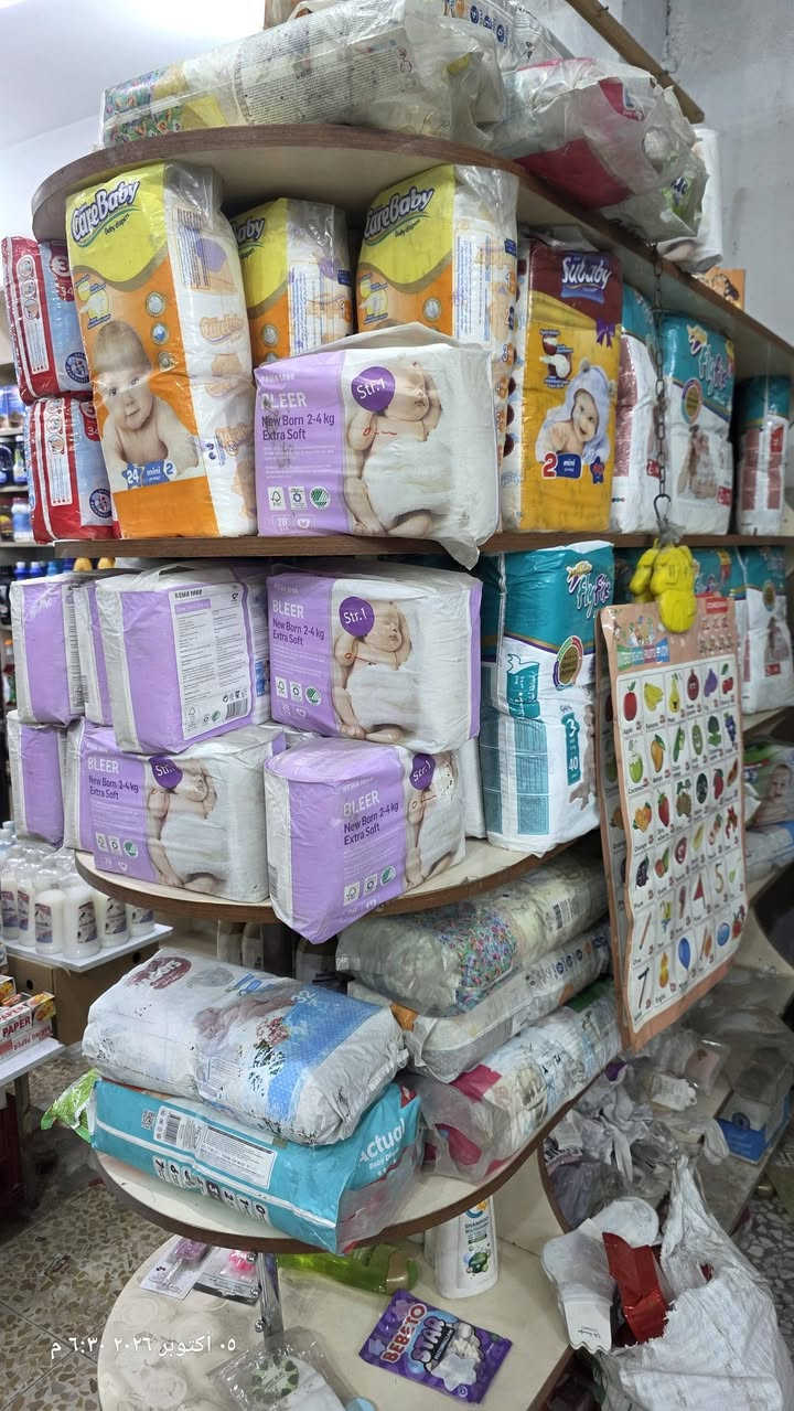تصفية محل • بضائع متنوعة • رفوف جدارية