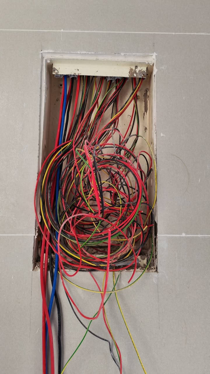تقفيل بدي سيركت من ماركه اوزن على ايدي كوادر سميرجي للأعمال الكهربائيه
ان شاء الله ينال اعجابكم
#الدقه
#الترتيب
#الجوده
عنوان عملنا
للاستفسار اتصل عالى الرقم 👇
***********
او مراسله الصفحه @إشارة
