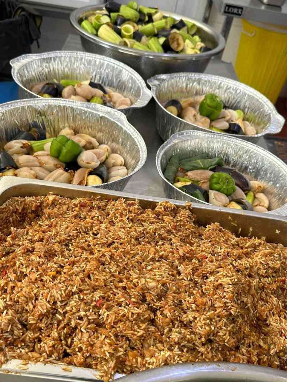 اغداً أول يوم افتتاح مطعم ابو غزوان 
صينيه تمن + دجاج ذبح مشوي + 2 علبة مرق + طرشي ومقبلات بـ 15 الف فقط 
متوفر لدينا دولمة 
تشريب كبة 
 بنيروما /الشارع العام/ قرب بازول/ مقابيل جامع الفرقان
متوفر لدينا توصيل لكافة المدائن 
للتواصل ‏‪***********‬‏

نص مكتوب في الصور:
- إضافة تعليق...