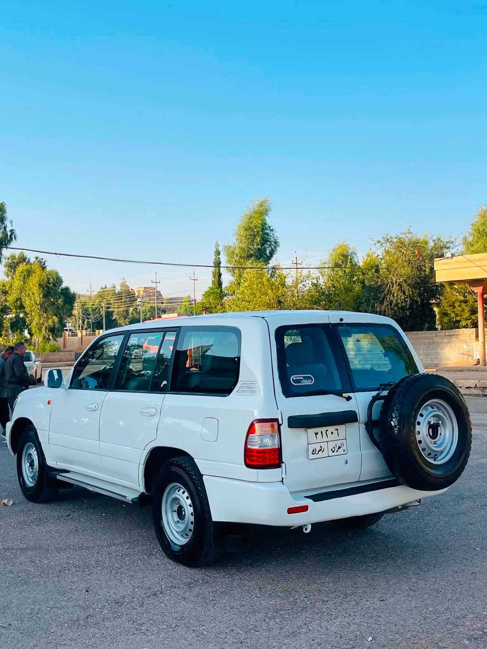 مۆنيكا 2003 دەشبول بەرز
پێش تەبڵە سێ ڕوبع ناوشین
ناوی لەحاسیبە نیە سبوخ عامه
بەلای سایەقا کەوتوە بەس شانی عەزیەتی بوە
گێرومەکینە وئەکسل دەبڵ ئەکسل بەشەرت
سەنەوی تازە بەسەرچوە ژینگەی دراوە
سەیارەکە  زۆرجوانە مالی دۆستە 
پێنج تایەو ویلی شازدەی تازە بۆبەستراوە 
سعری108وەرەقە 
***********
*********** أربيل, العراق
