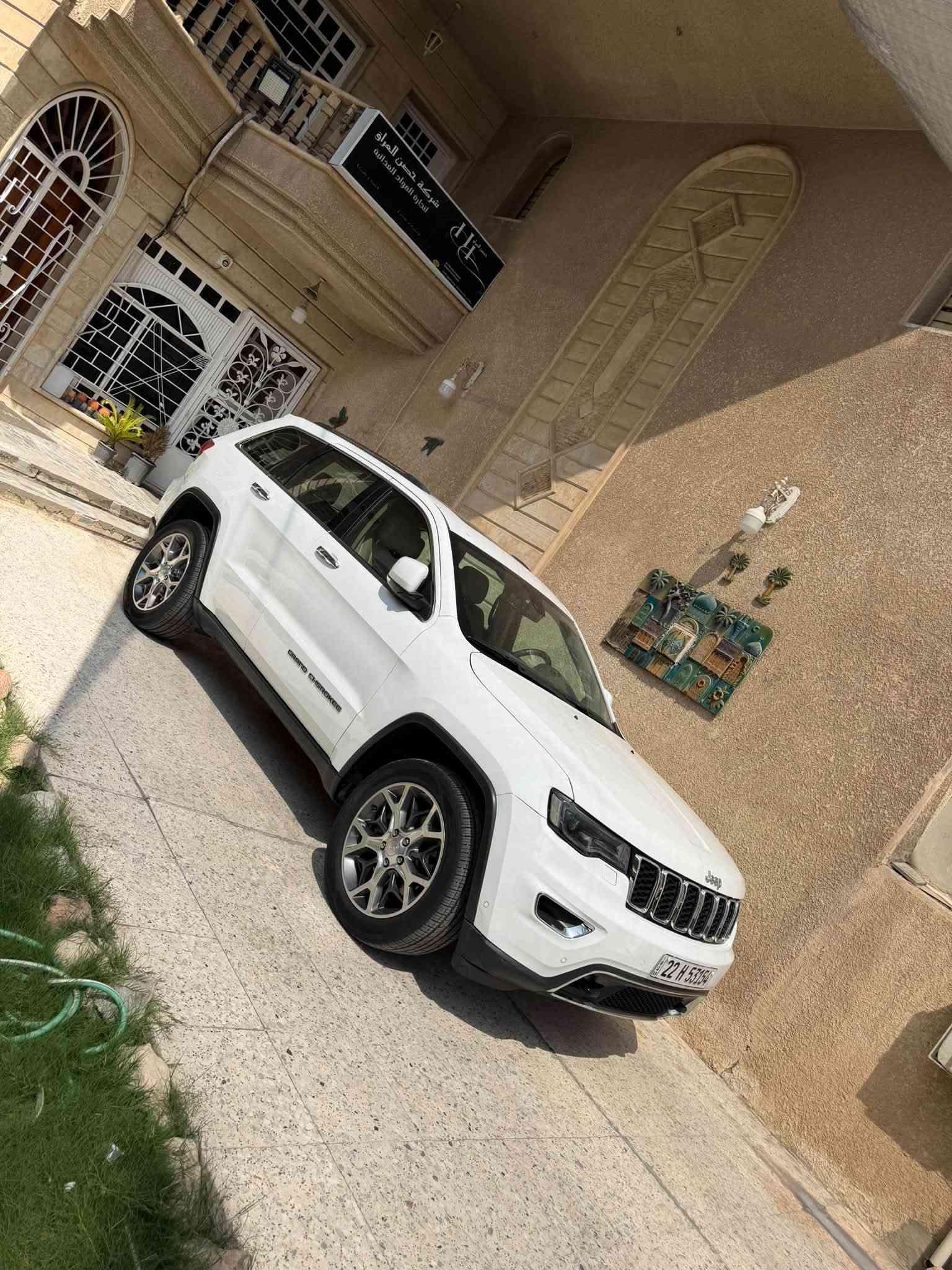 السلام عليكم جيب خليجي وكالة هارلم مديل 2019 فئه لمتد بلاس  ثلاثه شاشات  فول 1/1 شرط التحويل  اي وقت فقط اقل ربع جاملغ الامامي رش بدون اي دواخل او فتح شرط مكينه كير كله سليم عنواني بغداد 
***********
