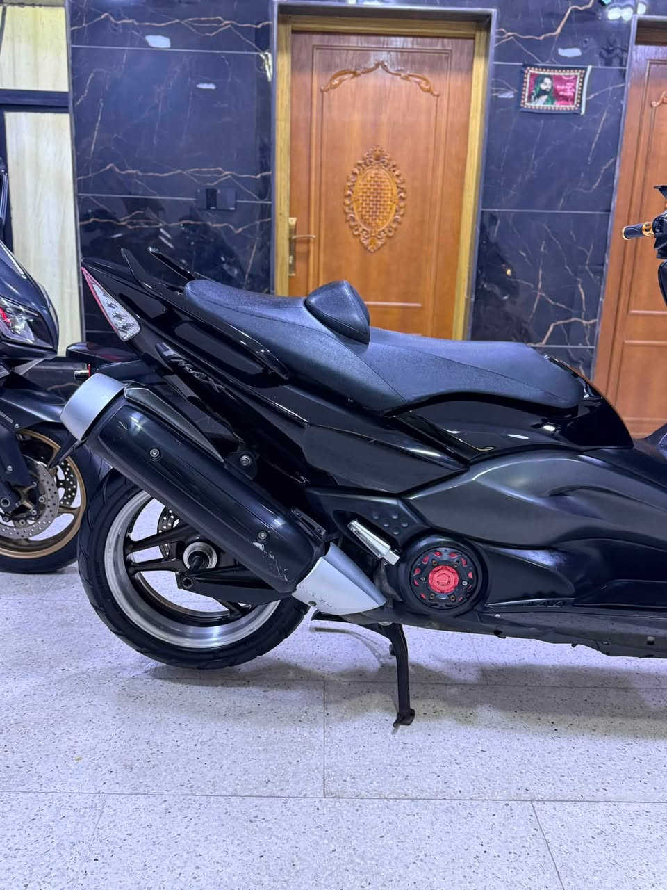 بسم الله ما شاء الله 
TMAX 500 2011
كفالة عامة شرط الفحص 
بيهة قطع تزويد اصلي وبكلايت لد
 ابيع ع صور وتقرير المزاد
المسافة المقطوعة 29km
بدون مراوس وبدون رقم فقط عقد المعرض
العنوان مدينة الصدر شارع الفلاح قطاع ١٢
السعر 45 ورقة
الراغب بالشراء هـ***********
