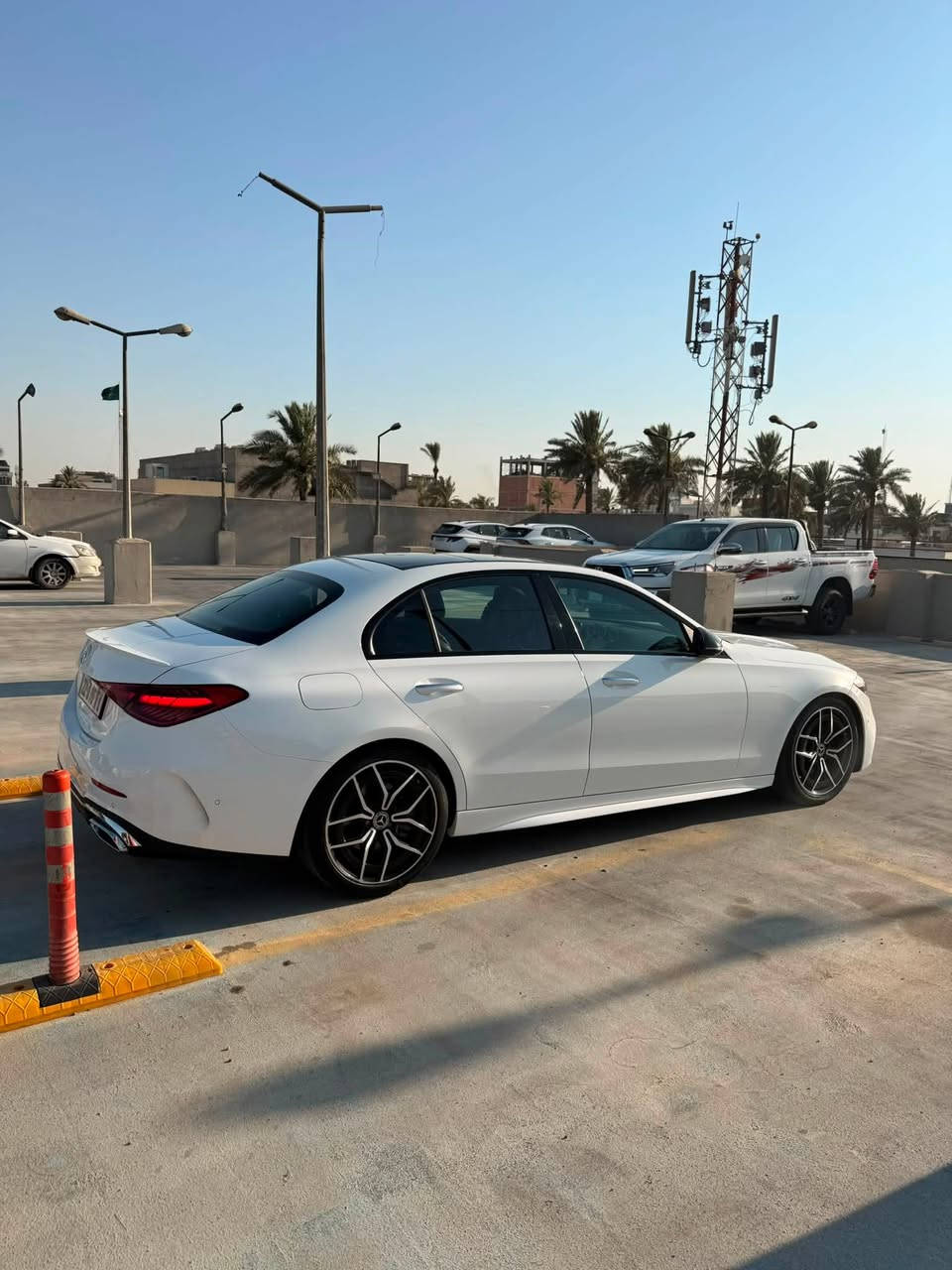 🇺🇸Mercedes-Benz C300 Night Edition 2022 🇩🇪

✨ وارد أمريكي
✨ حزمة Night Edition مع إضافات AMG اصل شركة 

🔹 محرك 2.0 لتر تيربو + نظام EQ Boost
🔹 قوة 255 حصان
🔹 كير أوتوماتيك 9 سرعات 9G-TRONIC
🔹 باكج AMG الخارجي والداخلي
🔹 سقف بانوراما
🔹 تشغيل وبصمة دخول ذكي
🔹 شاشة وسطية كبيرة + عدادات ديجيتال كاملة
🔹 كاميرات 360 درجة (5 ستار)
🔹 رادار أمامي ومثبت سرعة ذكي
🔹 نظام الحفاظ على المسار
🔹 نظام مراقبة النقطة العمياء
🔹 حساسات أمامية وخلفية وجانبية
🔹 إنارة LED ذكية
🔹 مقاعد جلد فاخرة تدفئة تبريد ومساج مع ذاكرة 
🔹 مرايا كهربائية قابلة للطي
🔹 ويل AMG رياضية
🔹 إضاءة داخلية Ambient Light متعددة الألوان

وبعد بيها هوايه مواصفات فول الفول تو ويل المرغوب سيارة تجمع بين الفخامة والأداء الرياضي والتقنيات الحديثة ضرر خفيف جداً ناشر الصور ورقم الشاصي  ماشيه 27 الف ميل

📞 للاستفسار والتفاصيل أكثر يرجى التواصل على ***********
