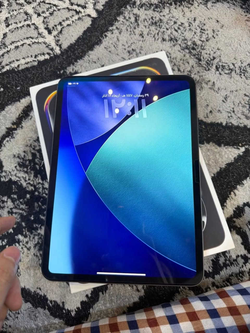 للبيع آيباد برو M5
حجم 11 إنج
ذاكرة  256GB 
بحالة الوكالة (مكفول بالضمان تاريخ انتهاء الضمان 2027-2-20)
 أحدث إصدار من شركة آبل للبيع، الجهاز استخدام قليل جداً 
الشاشة: Ultra Retina Tandem OLED 
(أجمل شاشة تابلت بالعالم)
 البطارية: 100 (عدد دورات الشحن 105 دورة فقط يعني ١٠٠٪؜)الضمان: 
الجهاز لا يزال داخل فترة الضمان الرسمي (مكفول)الملحقات: الكارتون وكافة ملحقاته الأصلية السعر المطلوب: 1,300,000 دينار عراقي وبي مجال قليل 
مكاني موصل ***********
