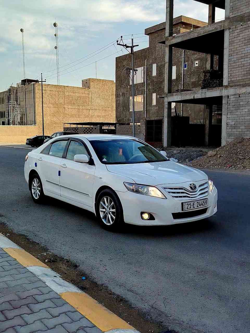 السلام عليكم ورحمة الله وبركاته
سيارة كامري للبيع ٢٠١٠ خليجي 
لون ابيض ثلجي فئة GL 
رقم سليمانة اوربي سنوية جديدة 
مكينة كير شرط تخم تاير صدر جديد 
تبريد ثلج غرفة جديدة لايت زونون 
سيارة جديدة وجاهزة على الاخير 
الضرر مرفق مع المنشور 
المكان تكريت الزهور
رقم الهاتف  ***********
