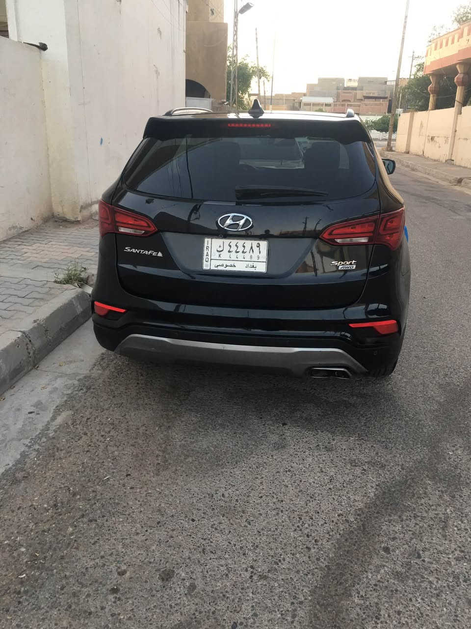 من رخصة الادمن المحترم سنتافي 17امريكي كلين بيه ملاحظات بسيطه مكينه2400gdi السياره فول مواصفات 1/1رقم بغداد سعره 140وبيه مجال السياره بالرمادي للاستفسار ***********
