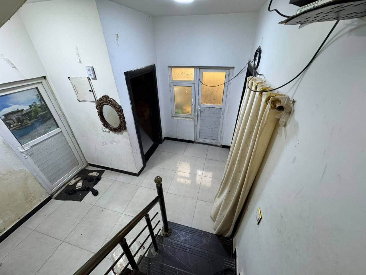 🏠 بيت للرهن في مجمع أبو تراب – المرحلة الأولى
📍 المساحة: 200 متر
📍 مقابل مركز التسوق
✨ يحتوي على:

* استقبال
* مطبخ
* غرفتين نوم
* حديقة خارجية
* كراج يسع سيارة

📞 للاستفسار راسلونا واتساب ***********
