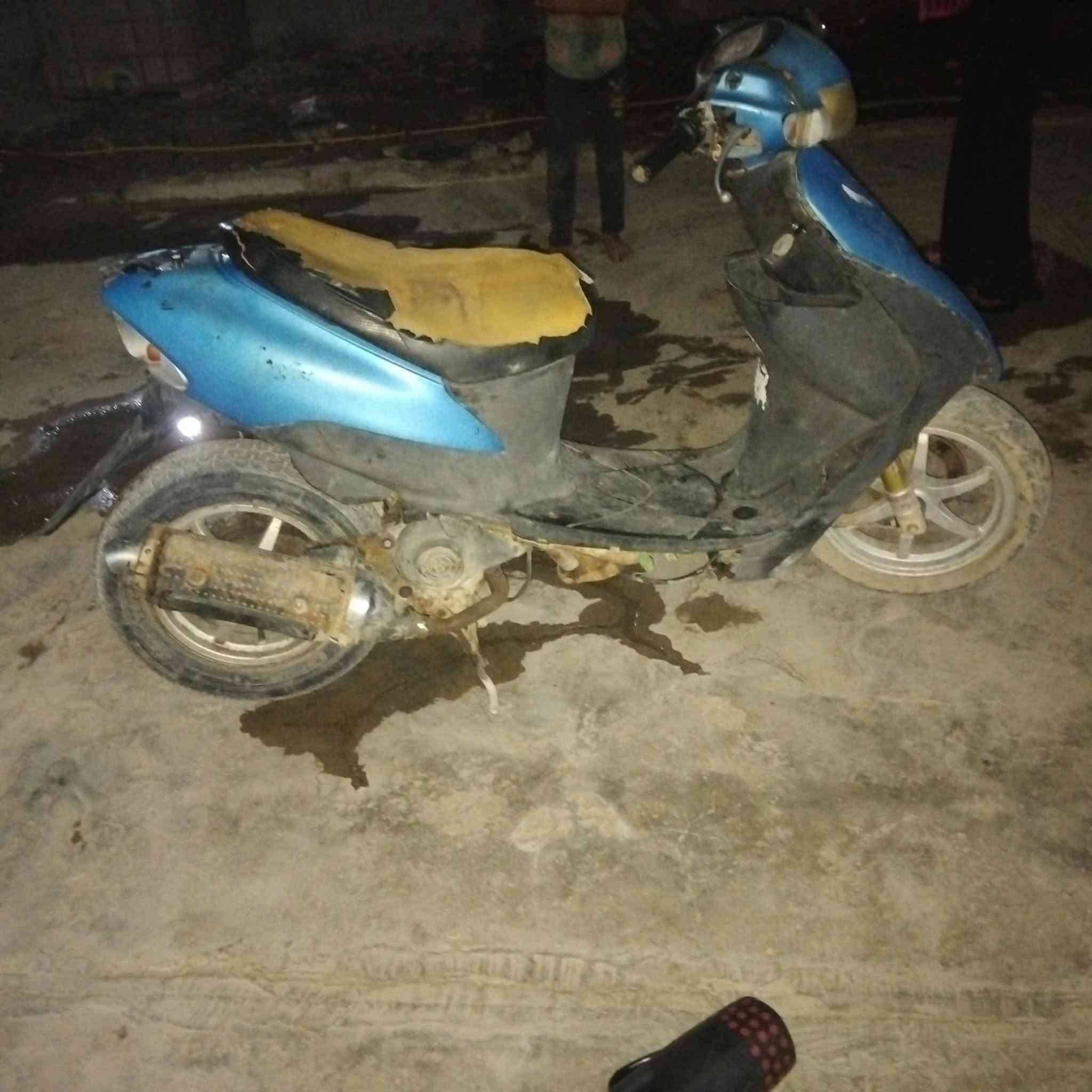 سلام عليكم دراجه البيع نوع زازوكي دراجه حلوه سعره 250وبيههه مجال عنوان بصره زبير اي ستفسار***********
