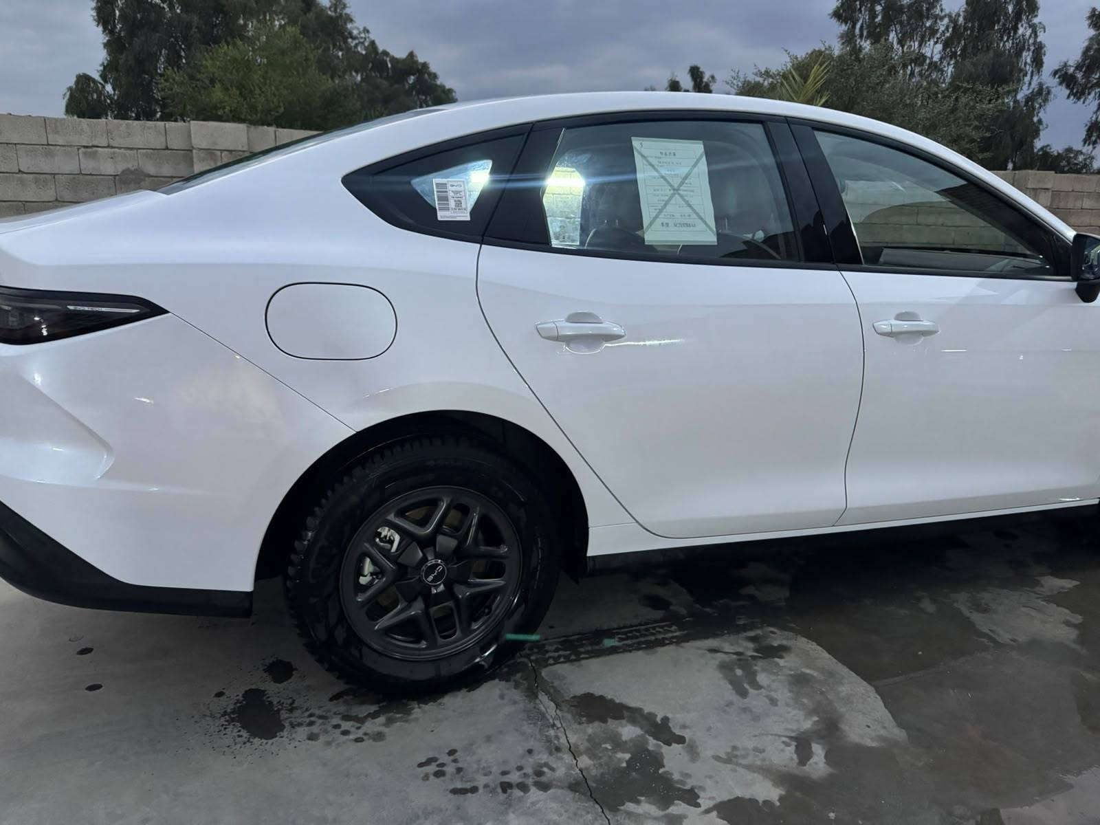 السلام عليكم 
مكلف بالنشر 
سيارة byd sel 5 
موديل ٢٥ بطارية ٥٥ كيلو 
السيارة ماشية تقريبا ألفين كيلو فقط 
مكفولة السيارة ، رقم بغداد وتحويل مباشر 
السعر  22 مليون و 300 وبيها مجال بسيط 
للإستفسار الاتصال بصاحب السيارة 
***********

مكان السيارة واسط ناحية الحفرية
