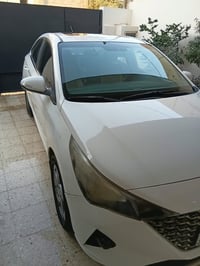 سيارة اكسنت ابيض  موديل ٢٠٢١ سعر : (١٣٨ورقة ) وبيه مجال للشاري  تفاصيل...